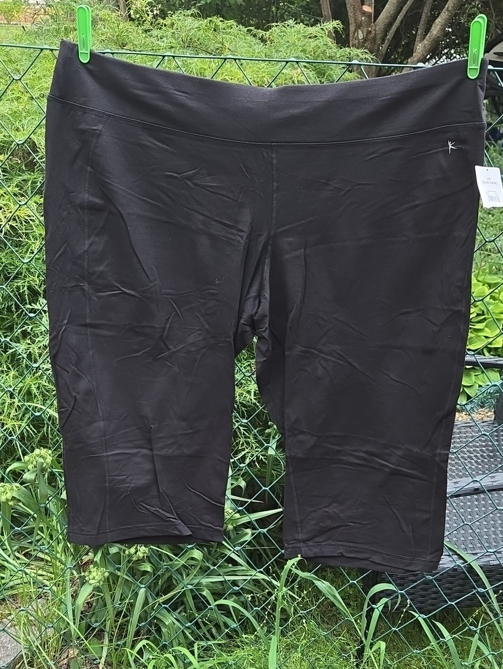 Danskin Black Knee-Length Capri Leggings